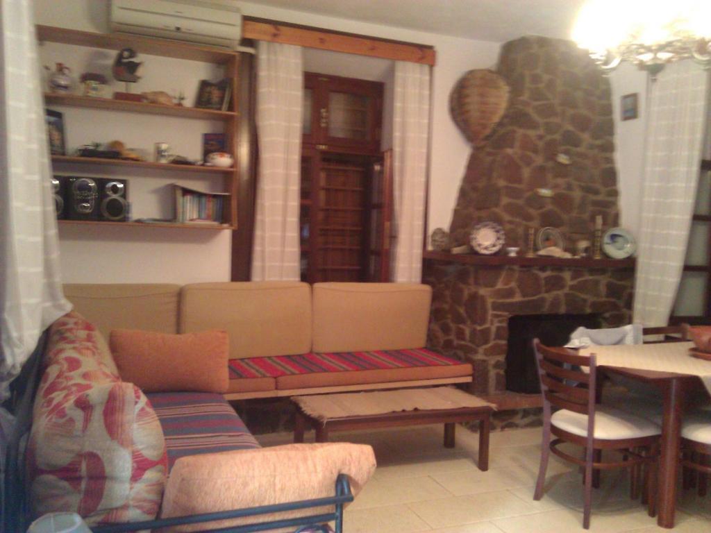 Lela Kaptani Eftalou Olive Grove Mithimna Bilik gambar